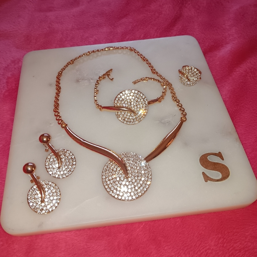 Necklace set ,ring,bracelet,earrings 5 pieces gift box Remember!!